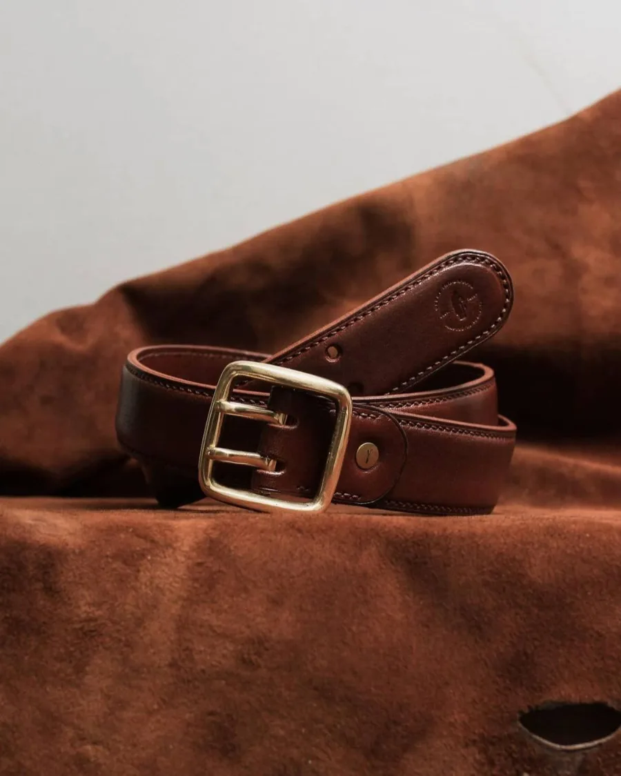 Ceinture en cuir à boucle laiton