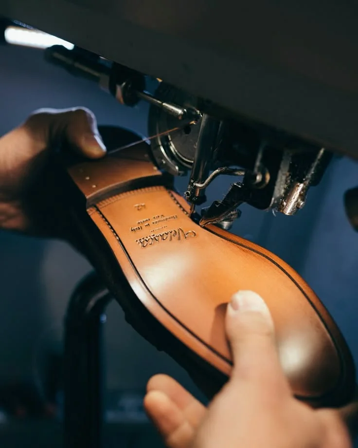 Couture d'une semelle à la machine